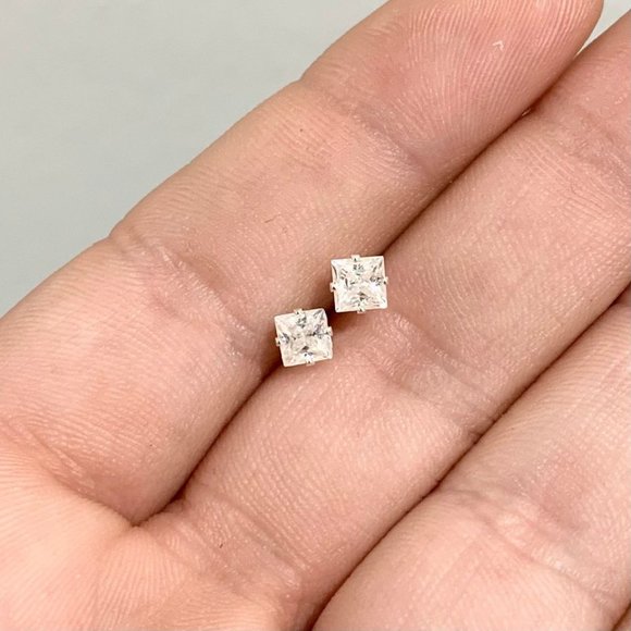 New Beautiful & Elegant Princess Cut Moissanite Stud Earrings